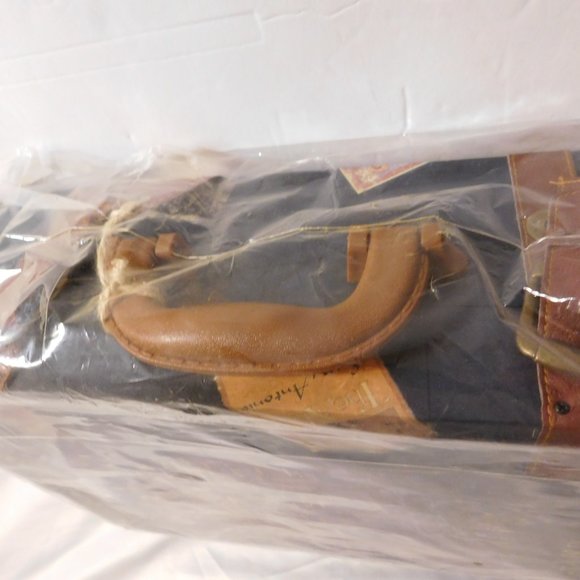 Eric Dowdle Folk Art New York City Puzzle with Suitcase 1000 Pieces BRAND NEW - Picture 2 of 6